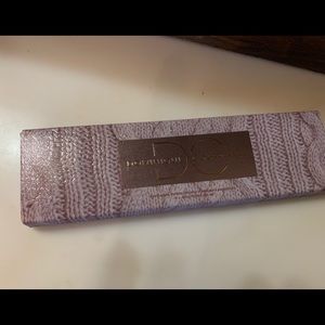 Dominique cosmetics 6 pallet